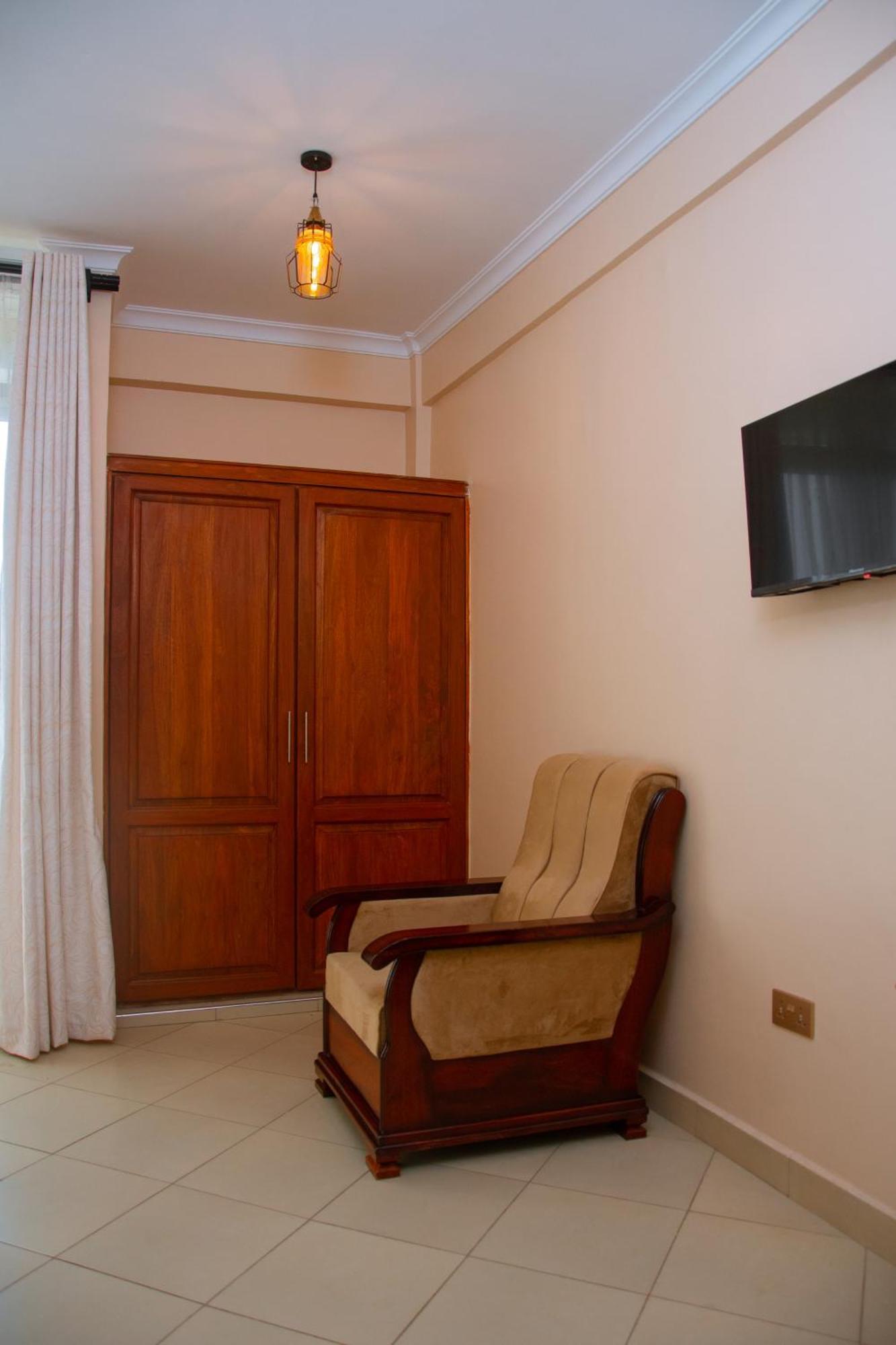Aves Executive Hotel Arusha Exterior photo