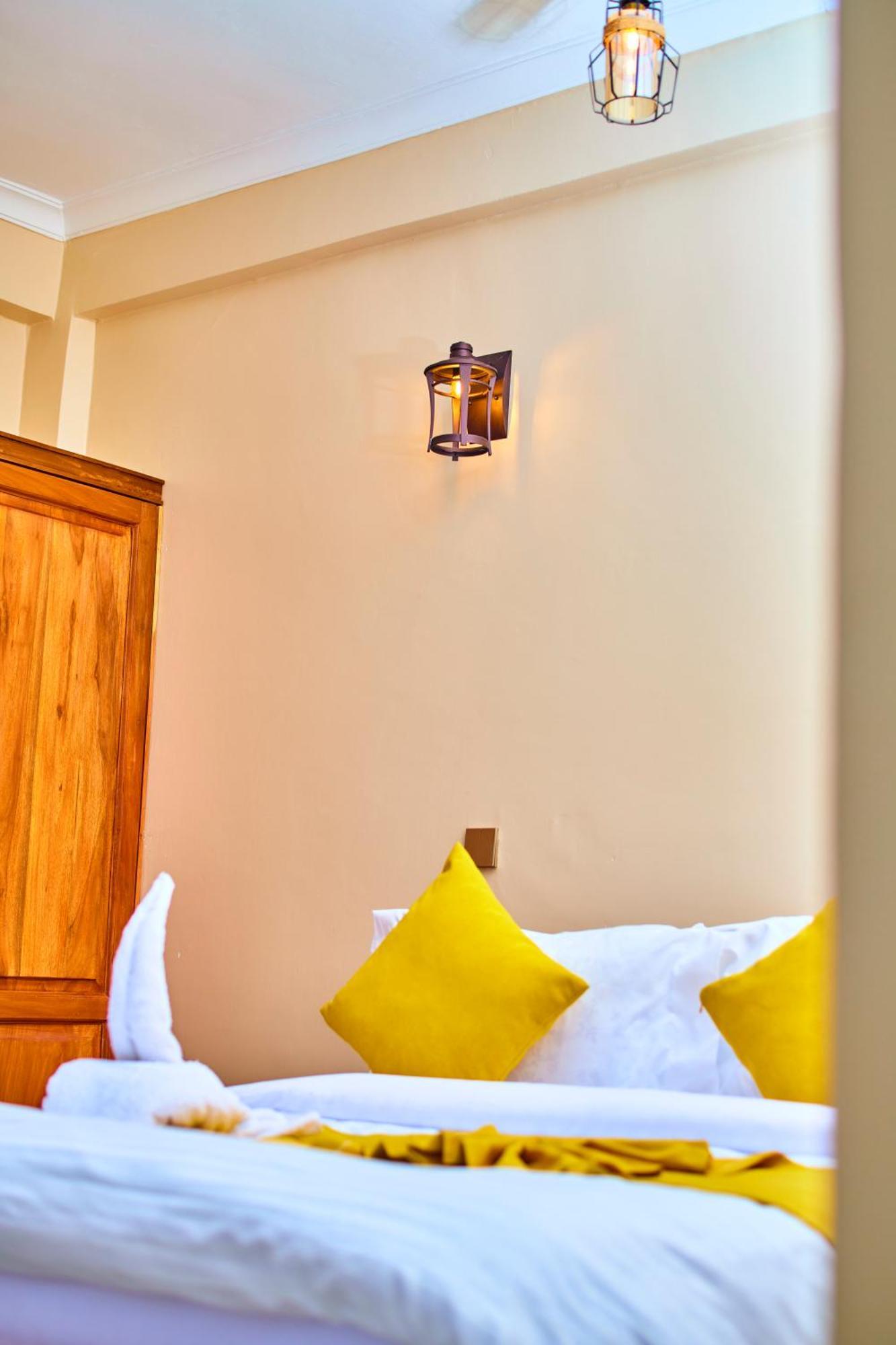Aves Executive Hotel Arusha Exterior photo