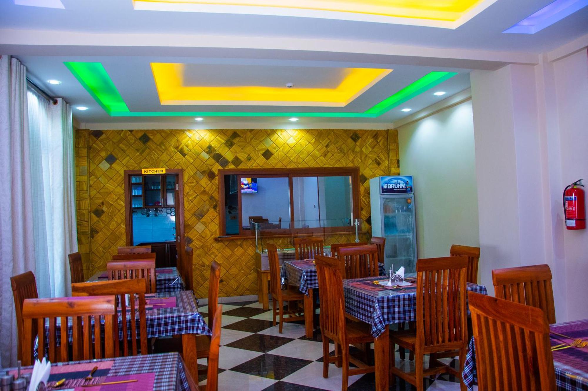 Aves Executive Hotel Arusha Exterior photo