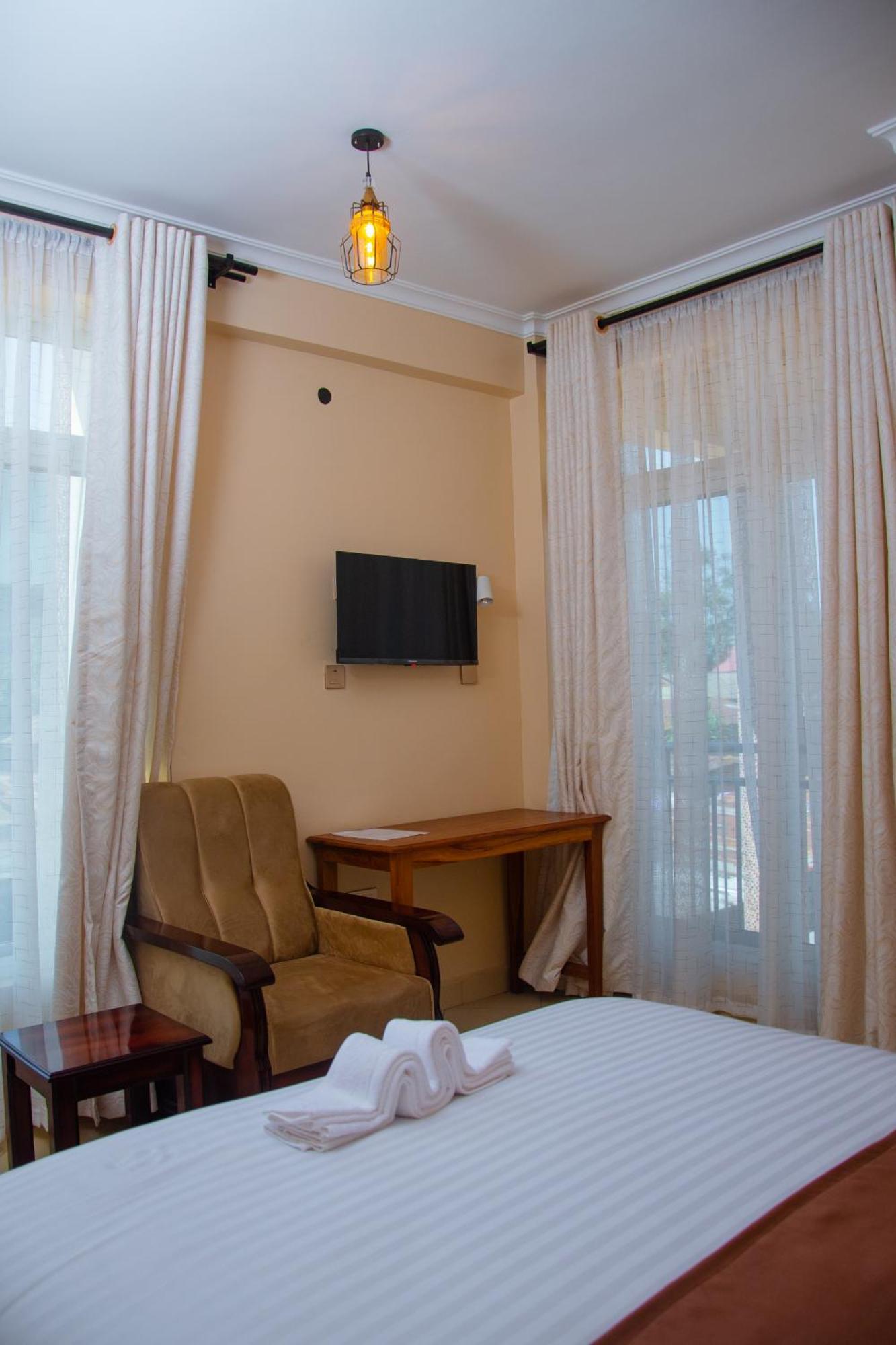 Aves Executive Hotel Arusha Exterior photo